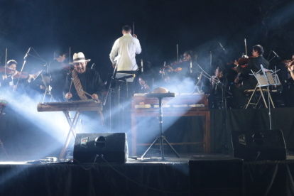 Schuberth Ganchozo & Bambú Ensamble acompañado por la Orquesta Sinfónica de Guayaquil.