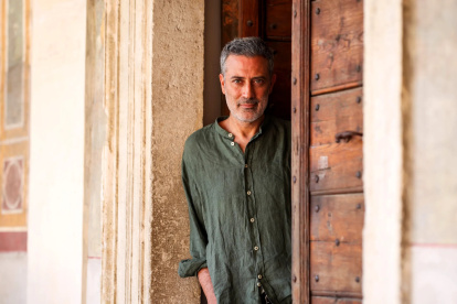 Andrea Bajani es escritor y periodista autor de novelas, cuentos, reportajes, obras de teatro.