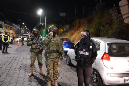 Un total de 160 agentes participaron en operativo que incluyó nueve puntos de control y patrullaje móvil en Quito.