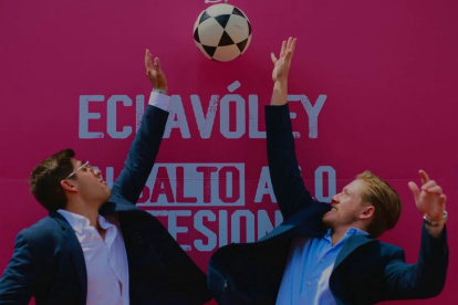 Andrés Larrea (d) y Mateo Miranda, presidente y gerente, respectivamente, son las mentes maestras detrás de la Liga Nacional de Ecuavóley que ya piensan en la edición 2026