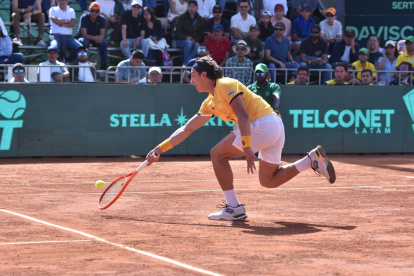 La raqueta número uno de Ecuador, Álvaro Guillen, se impuso al bosnio Nerman Fatic para igualar 1-1 la serie.