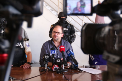 La rueda de prensa se realizó en las instalaciones de Aeropolicial, en Guayaquil.