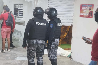 La policía investiga dos crímenes ocurridos la noche de este sábado 13 de septiembre en el cantón La Libertad,