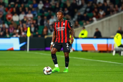 Pervis Estupiñán es titular en AC Milan desde su llegada a Italia.