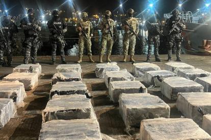 Según John Reimberg, se ejecutaron cinco operativos que resultaron en 16 personas aprehendidas y el decomiso del cargamento.