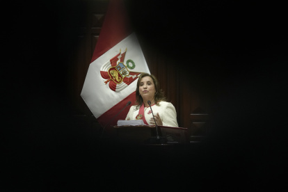 La presidenta Boluarte aprueba un nuevo débito de pensiones.