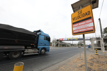 CALIBRACION DE RADAR EN VIA A LA COSTA FECHA:11/09/2025 PERIODISTA:JUAN DANIEL PONCE AG-PERIODISTA AG-GUAYAQUIL AG-EXPRESO AG-GRANASA