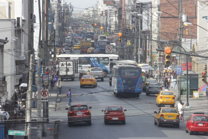 Los transportistas aseguran que antes gastaban 60 dólares en combustible y ahora entre 90 y 100..