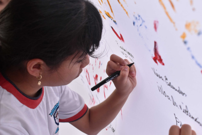 Manos y mensajes se pintarán en el lienzo a propósito del Día Internacional de la Paz, en Guayaquil.