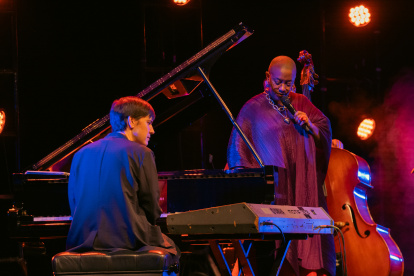 Cécile McLorin Salvant, cantante galardonada con tres premios Grammy inauguró la vigésima edición del Ecuador Jazz el domingo.
