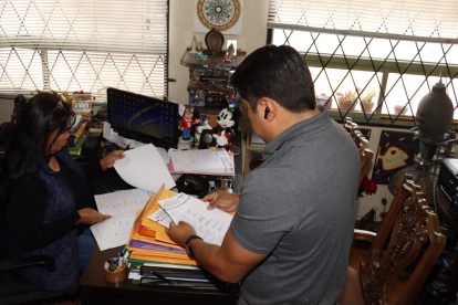 Firmas. En La Manzana se concentra el trabajo del colectivo Defiende tu voto para contabilizar las firmas que entregarán al CNE en octubre.