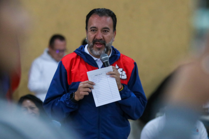 Pabel Muñóz anunció en una rueda de prensa que no se subirá el precio al pasaje.