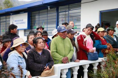 ¿Cuál es el proceso para denunciar incidentes de violencia en hospitales de Ecuador?