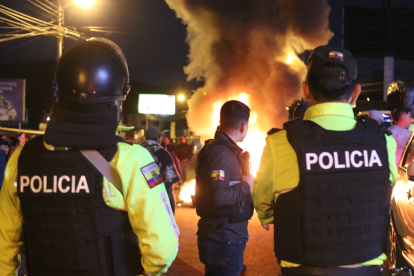 Integrantes de la Policía de Ecuador fueron captados en la madrugada de este martes, 16 de agosto.