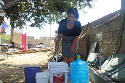 Desde muy temprano de este martes los habitantes de la zona urbana peninsular empezaro a abastecerse de agua potable