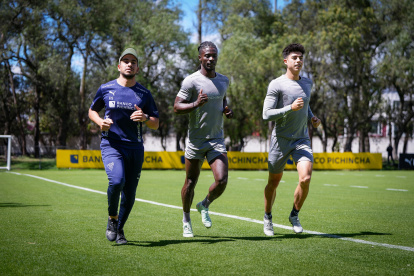 Los jugadores albos en uno de sus últimos entrenamientos en la capital.