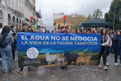 El 16 de septiembre se registró la marcha por el agua en Cuenca.
