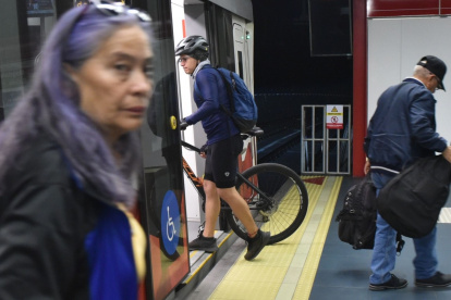 Los usuarios tienen dos horarios disponibles para llevar a las bicicletas en el Metro de Quito.