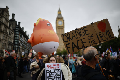 Miles de personas protestan ante la visita de Estado que el presidente de Estados Unidos, Donald Trump, empezó este miércoles al Reino Unido.