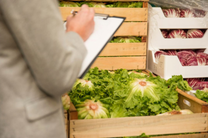 Tras el fin del subsidio al diésel, las autoridades ejecutaron controles en mercados y tiendas de Guayas y Pichincha para evitar abusos en los precios.