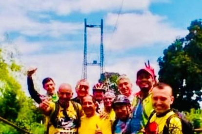 Integrantes de Ciclistas de la Calle, tras llegar a El Triunfo.