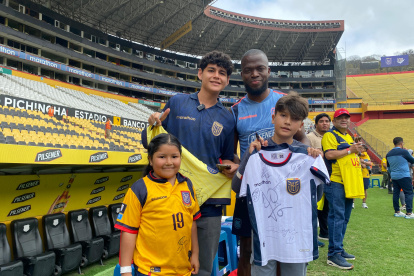 Pony Malta lleva la energía de los niños del Banco de Alimentos Diakonía al partido de la Tri.