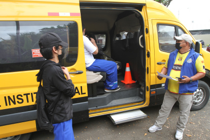 Una unidad de expreso escolar que ofrece el servicio en Guayaquil.