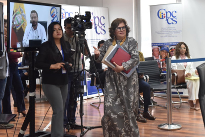 La ministra del Trabajo, Ivonne Núñez, precisó que tomó licencia para poder comparecer ante el Consejo de Participación Ciudadana (CPCCS).