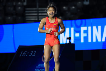 Lucía Yépez destacó en el Mundial de Lucha, pero solo se quedó con la medalla de plata.