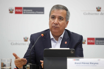Fotografía de archivo del ministro de Economía y Finanzas de Perú, Raúl Pérez Reyes, en Lima (Perú).