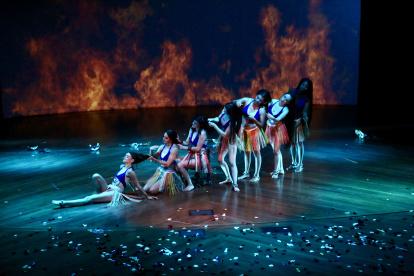 La obra mezcla danza contemporánea, rituales y cosmovisiones de distintos pueblos del Ecuador.