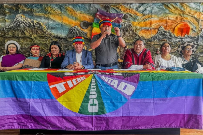 Representantes de la Conaie durante la Asamblea Extraordinaria en Riobamba, donde se decidió convocar al paro nacional en Ecuador.