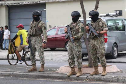 El presidente Daniel Noboa decretó el toque de queda en varias provincias del país.