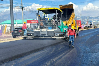 Los trabajos en la av. Oswaldo Guayasamín, en el tramo desde la av. Simón Bolívar hasta el puente del río Machángara, se aplazaron.