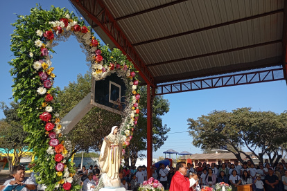Mirador. La virgen es adorada por los lugareños en el mirador.