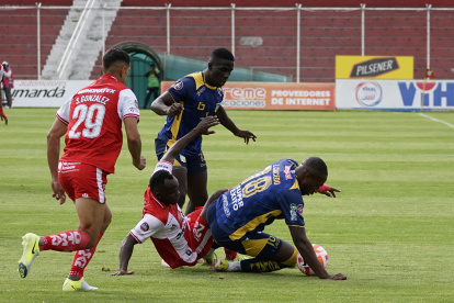 Delfín venció de visitante a Técnico Universitario en el primer duelo de LigaPro 2025.
