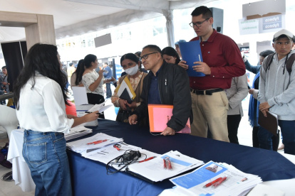Un 61,28 % de las postulaciones provienen de candidatos masculinos y un 38,72 % de aspirantes femeninas.