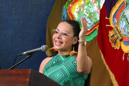 Diana Atamaint, presidenta del CNE, convoca sesión para iniciar proceso electoral del referéndum 2025 en Ecuador.