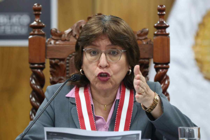 Fotografía de archivo de la fiscal general de Perú, Delia Espinoza, durante una rueda de prensa, en Lima.