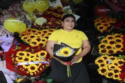 En el Mercado de las Flores de Guayaquil se puede encontrar varias opciones de ramos para obsequiar.