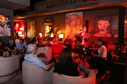 Acorde ofrece un repertorio variado de música en vivo, además de sesiones de jazz memorables.