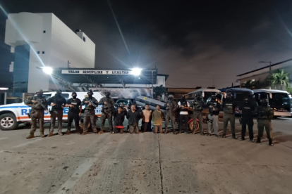 Los detenidos fueron llevados al cuartel Modelo de Guayaquil.