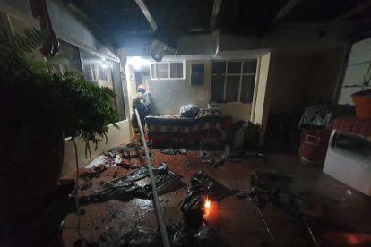 Un incendio estructural afectó a una vivienda en el sector del Mayorista, en el sur de Quito.