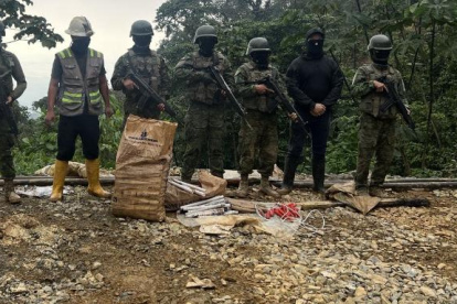 Material decomisado en Camilo Ponce Enríquez durante operativo militar contra minería ilegal