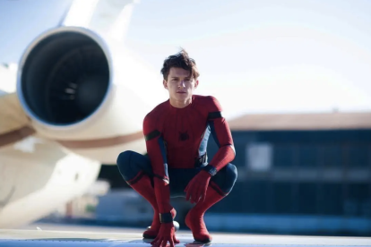 El actor Tom Holland fue hospitalizado tras sufrir una conmoción cerebral durante una escena de acción en Glasgow