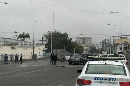 Un contingente de 200 policías ingresaron a la cárcel de Machala para mantener el control.