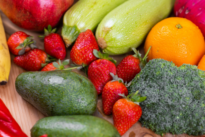 Sus grasas saludables y antioxidantes protegen el cerebro del estrés oxidativo y ayudan a mejorar el flujo sanguíneo, lo que puede contribuir a la prevención de la pérdida de memoria en la vejez.