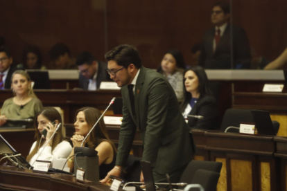 El legislador Alejandro Lara (ADN) presentó ante el Pleno de la Asamblea la moción de respaldo.