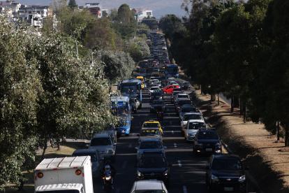 La medida Pico y Placa está en vigencia a diario de 06:00 a 09:30 y de 16:00 a 20:00 dentro del casco urbano.
