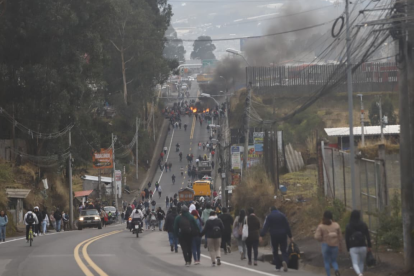 En el segunda día del paro nacional se reportan varias vías bloqueadas.